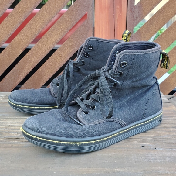 Dr. Martens Shoreditch Ladies Size 6 US.   7 hole canvas hi-tops. Black. GPWC. - Picture 3 of 14